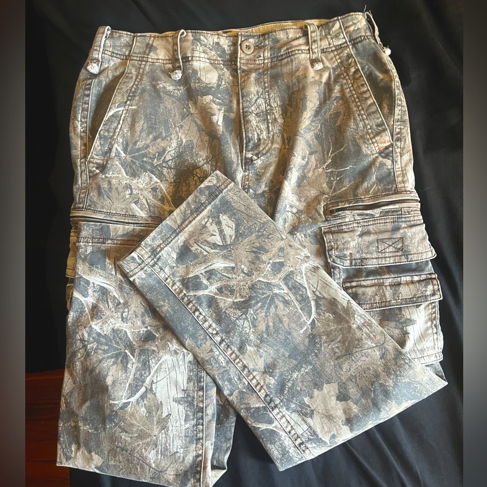 ‼️Hollister baggy camo cargos‼️